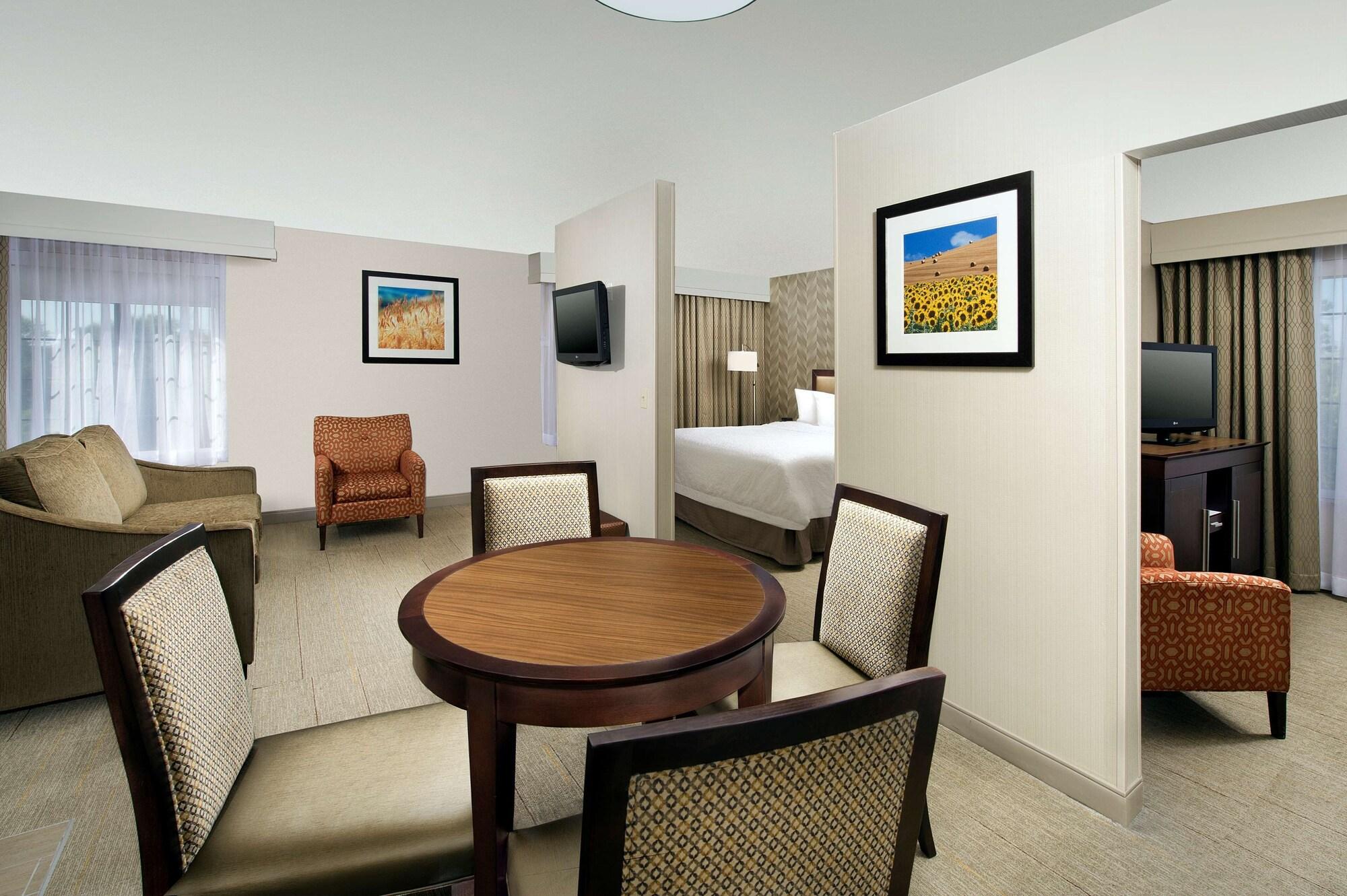 Hampton Inn Kansas City The Legends Exteriör bild