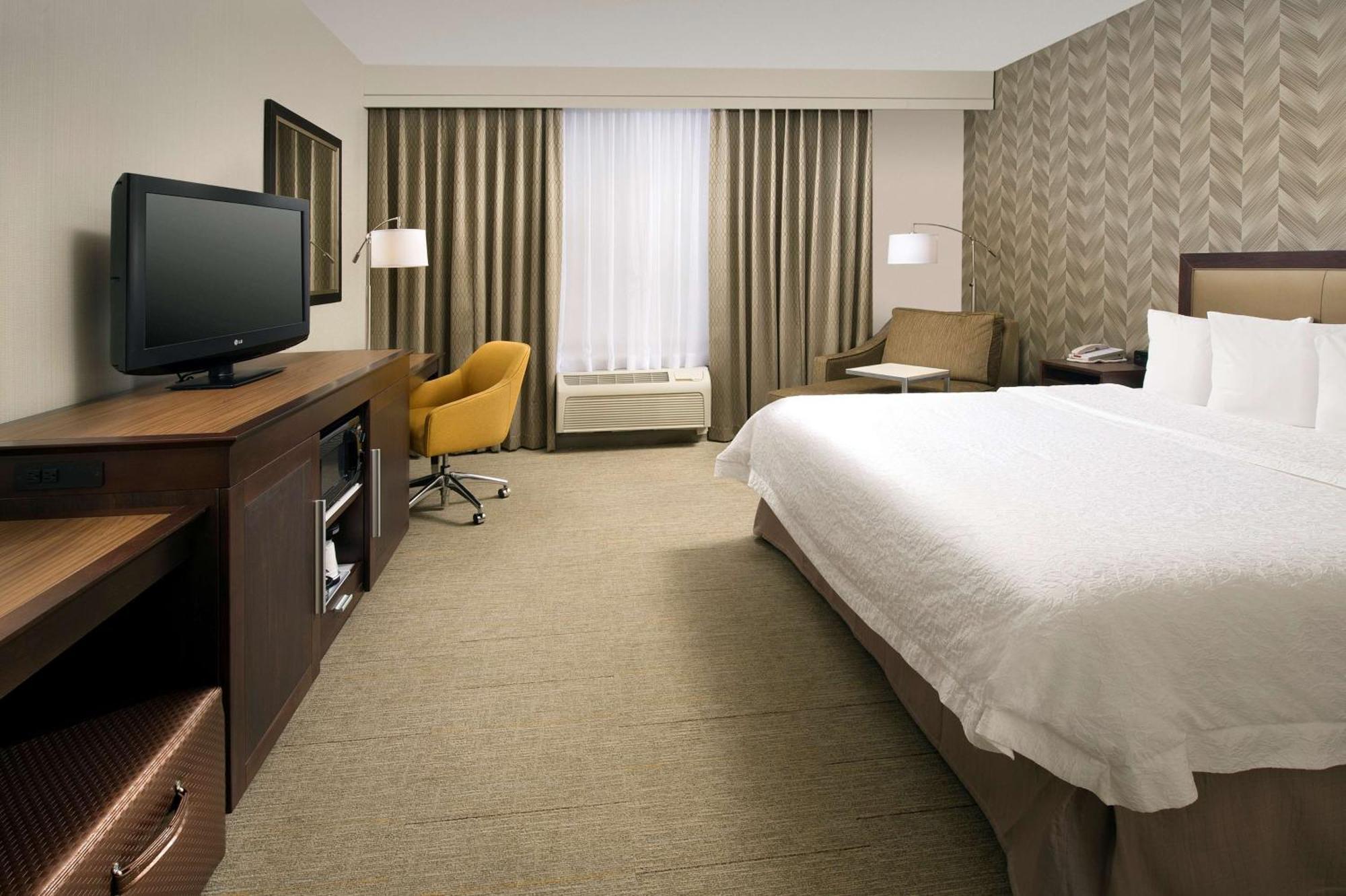 Hampton Inn Kansas City The Legends Exteriör bild