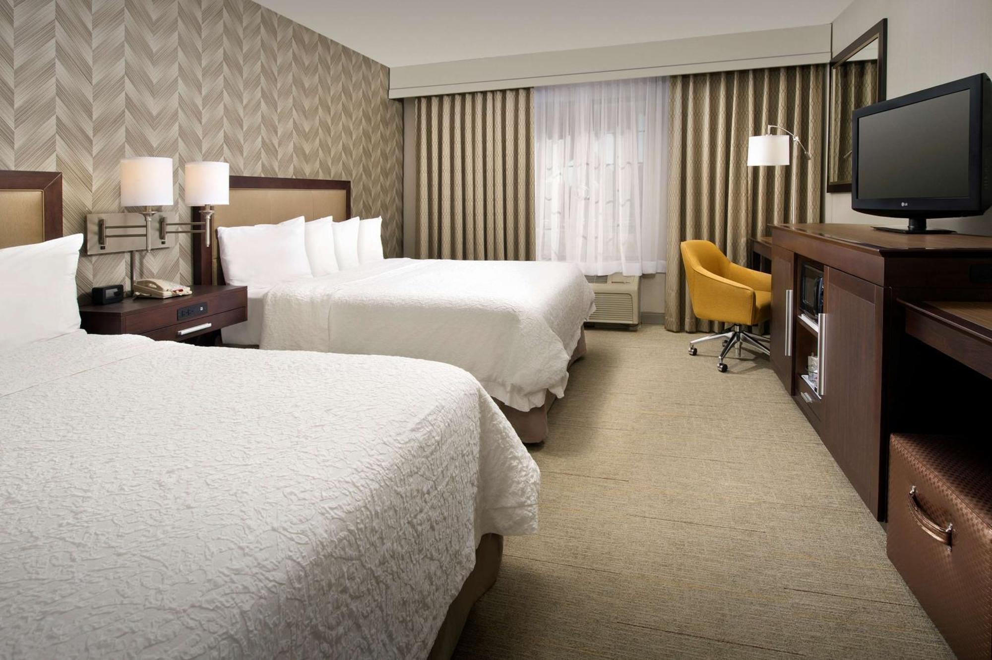 Hampton Inn Kansas City The Legends Exteriör bild